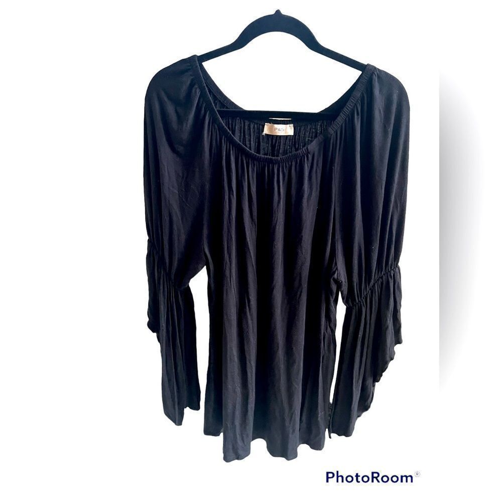 Black Tunic with flowy sleeves L